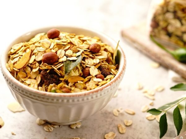 Bowl de granola y snacks saludables