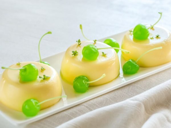 Postres en polvo preparados y servidos en vasitos individuales