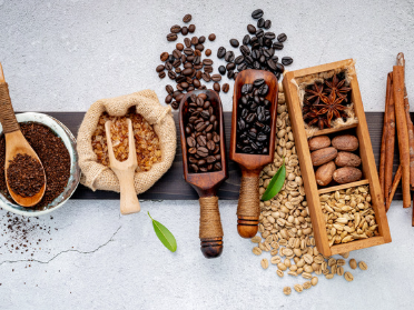 Ingredientes en polvo y granos: café, cacao y especias